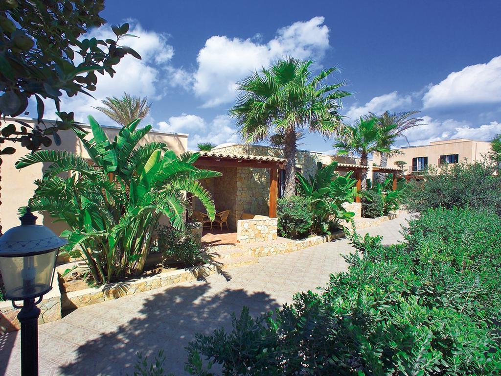 Oasis Hotel Residence Resort LMP Room photo